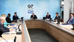 G7 leaders sat around desk